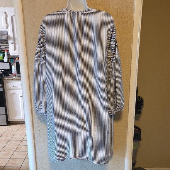 Old Navy Navy and White Striped Midi Dress - Picture 3 of 4